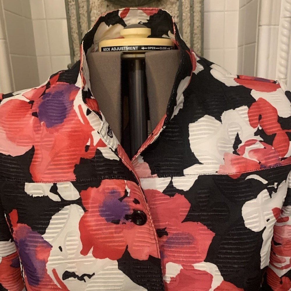 Alfred Dunner. Size 12. Lightweight Button Up Flo… - image 2